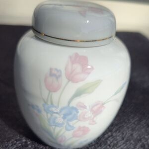 Jamestown China Fine Porcelain Jar